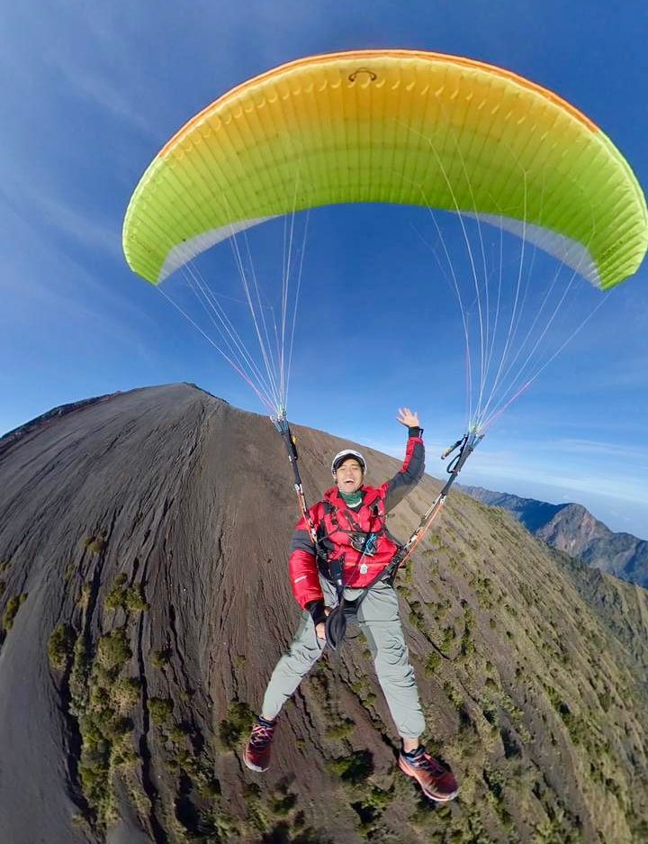Tandem Paragliding from Rinjani summit