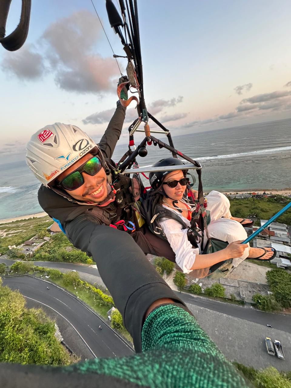 Tandem Paragliding in Lancing, Central Lombok - Image 4