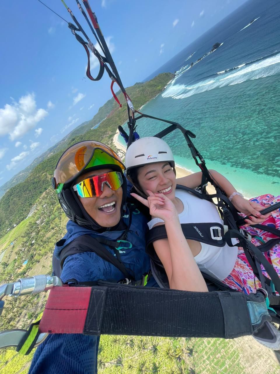 Tandem Paragliding in Lancing, Central Lombok - Image 11
