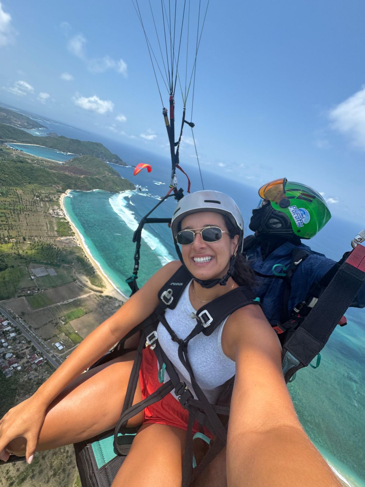 Tandem Paragliding in Lancing, Central Lombok - Image 12