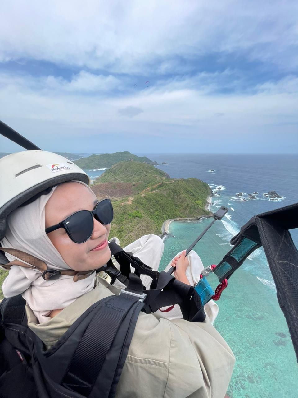 Tandem Paragliding in Lancing, Central Lombok - Image 5